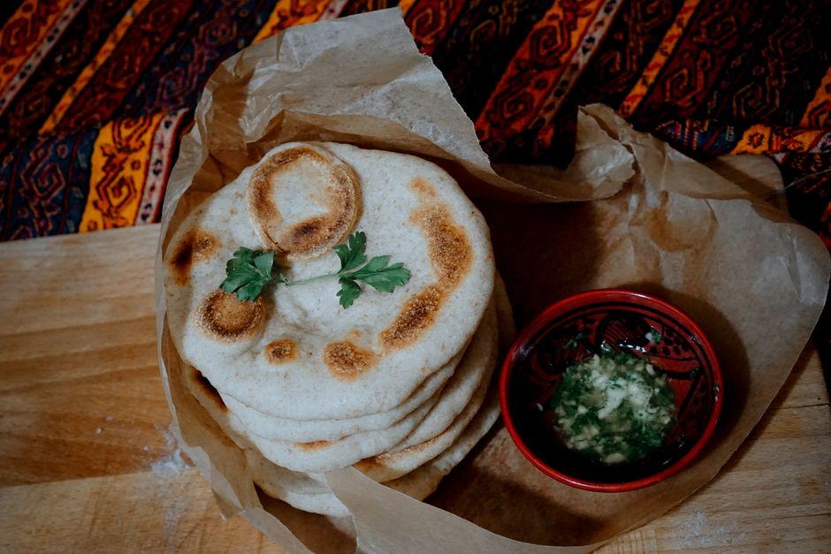 Naan i stekpanna med vitlökssmör – recept